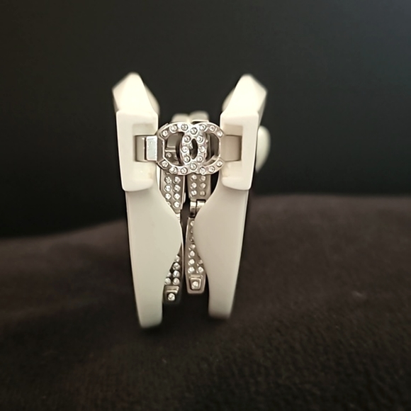 Chanel Foldable Sunglasses 6055B- Retail purchased $685 - Picture 2 of 7